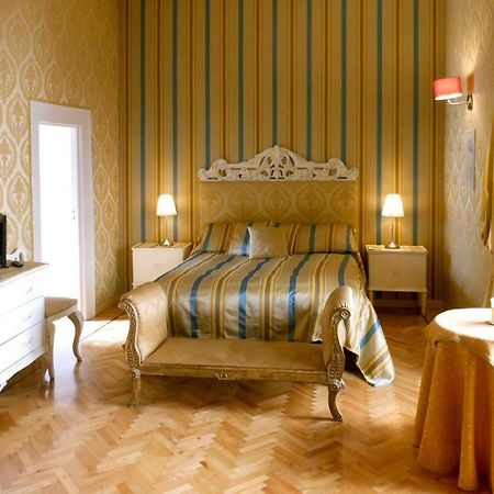 ビトント Palazzo Antica Via Appia Bed & Breakfast エクステリア 写真