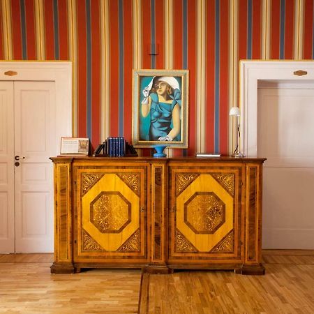 ビトント Palazzo Antica Via Appia Bed & Breakfast エクステリア 写真