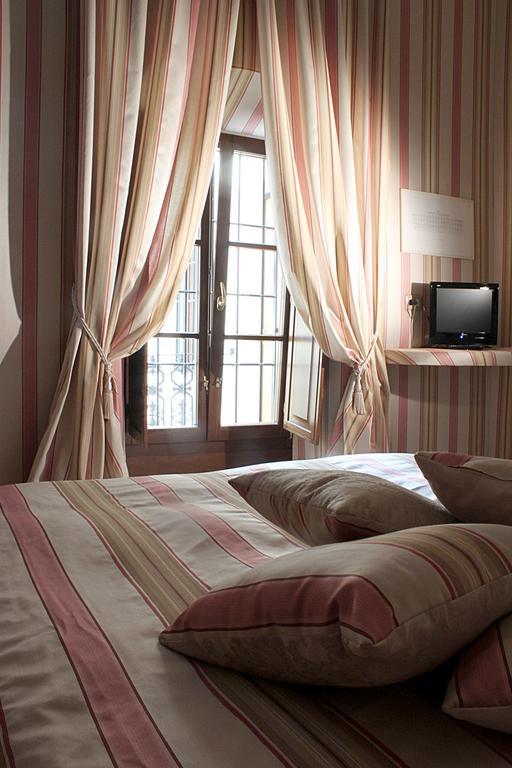 ビトント Palazzo Antica Via Appia Bed & Breakfast 部屋 写真