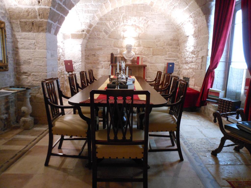ビトント Palazzo Antica Via Appia Bed & Breakfast エクステリア 写真
