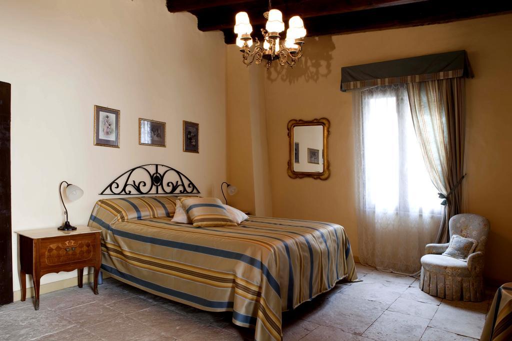 ビトント Palazzo Antica Via Appia Bed & Breakfast 部屋 写真