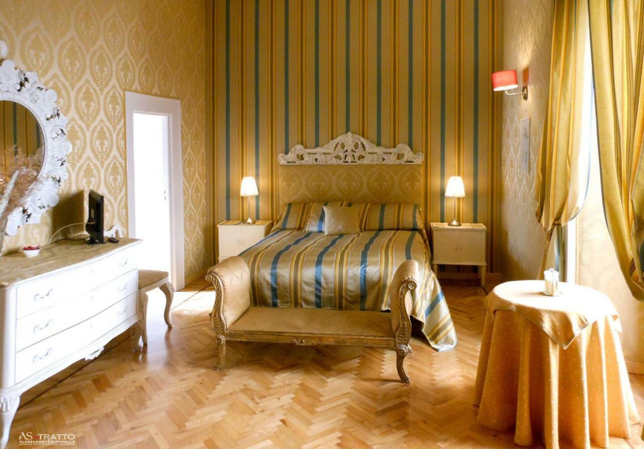 ビトント Palazzo Antica Via Appia Bed & Breakfast エクステリア 写真