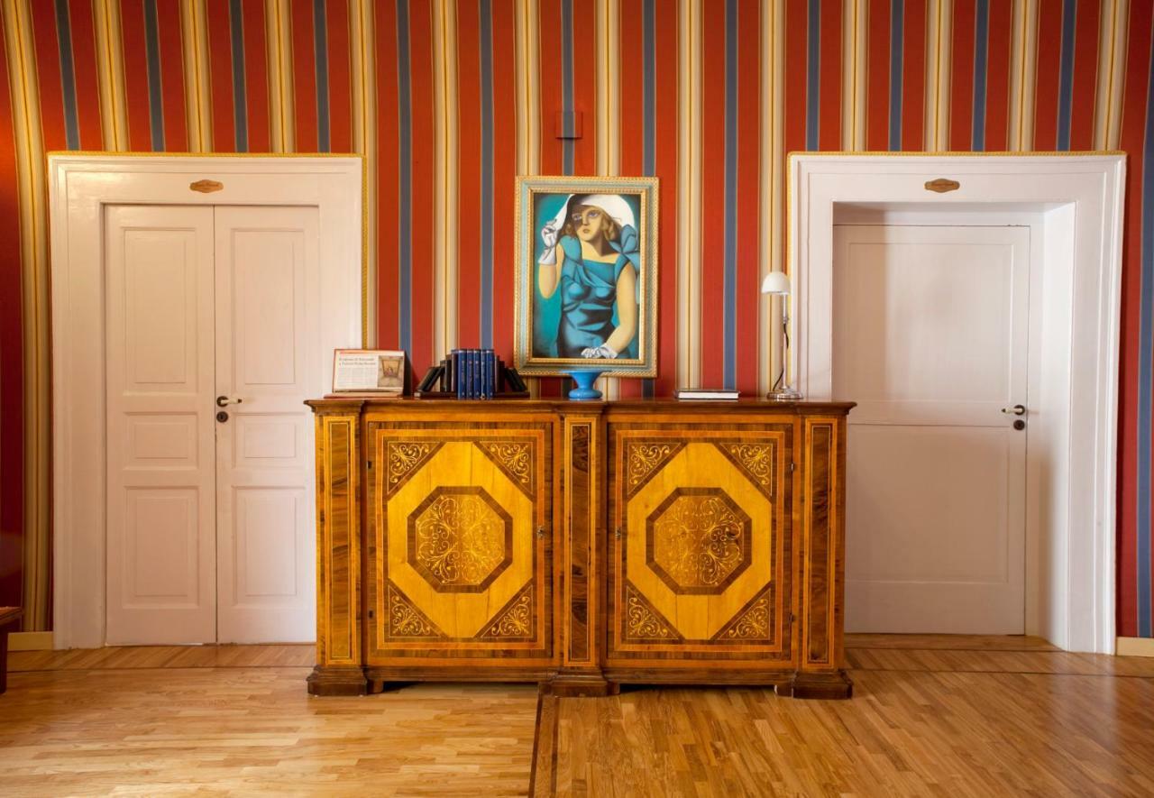ビトント Palazzo Antica Via Appia Bed & Breakfast エクステリア 写真