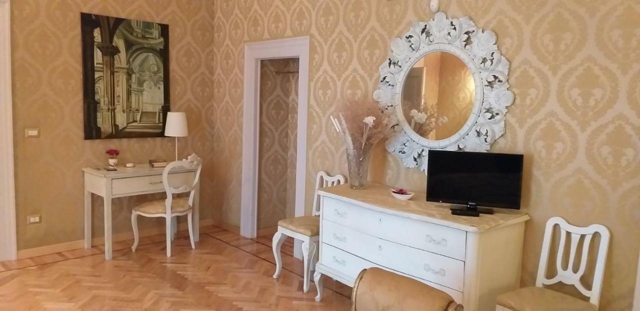 ビトント Palazzo Antica Via Appia Bed & Breakfast エクステリア 写真